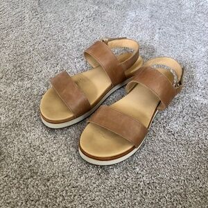 Nisolo Go To Flatform Sandal Almond Size 8